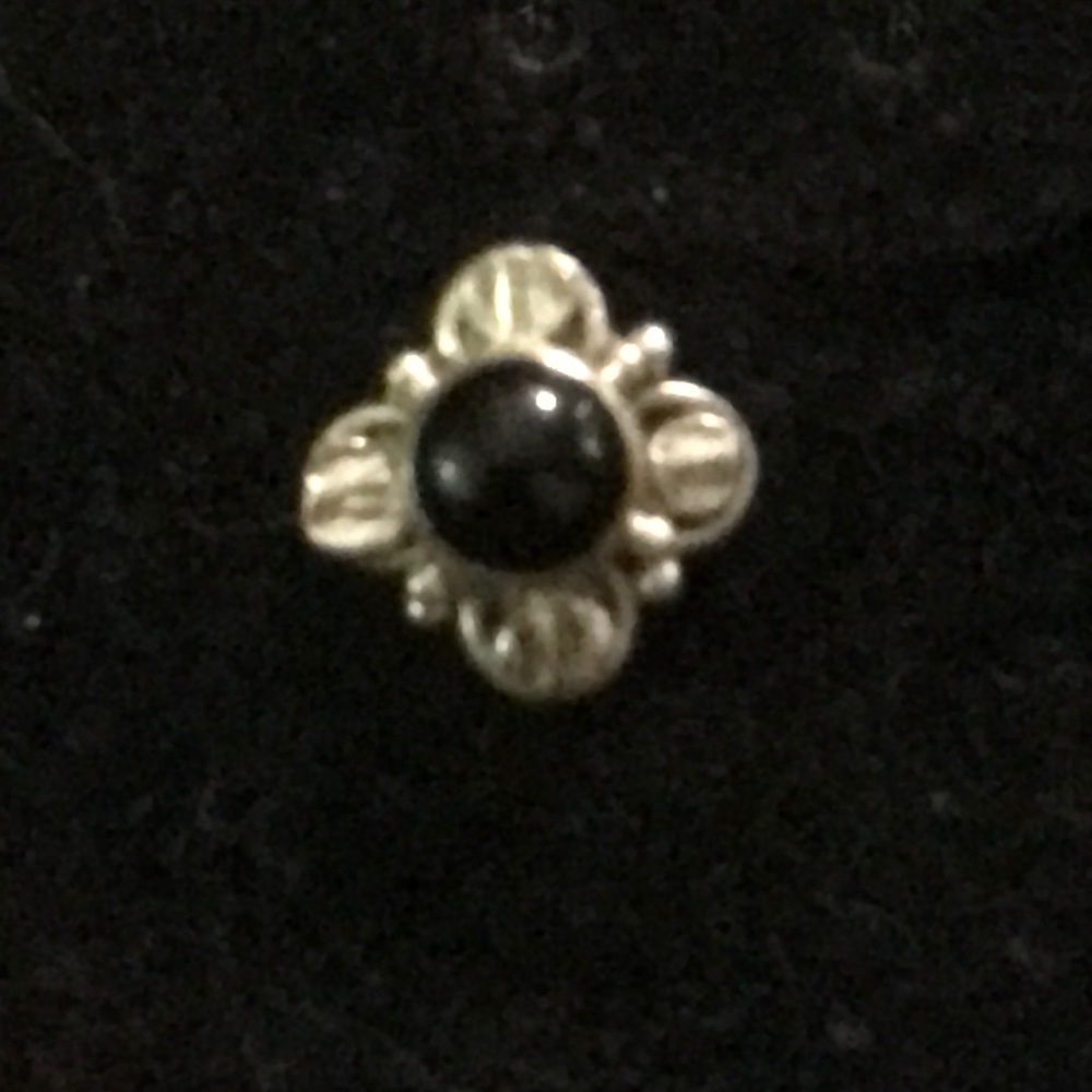 Vintage Onyx  Sterling Silver Post Earrings. - Picture 2 of 3